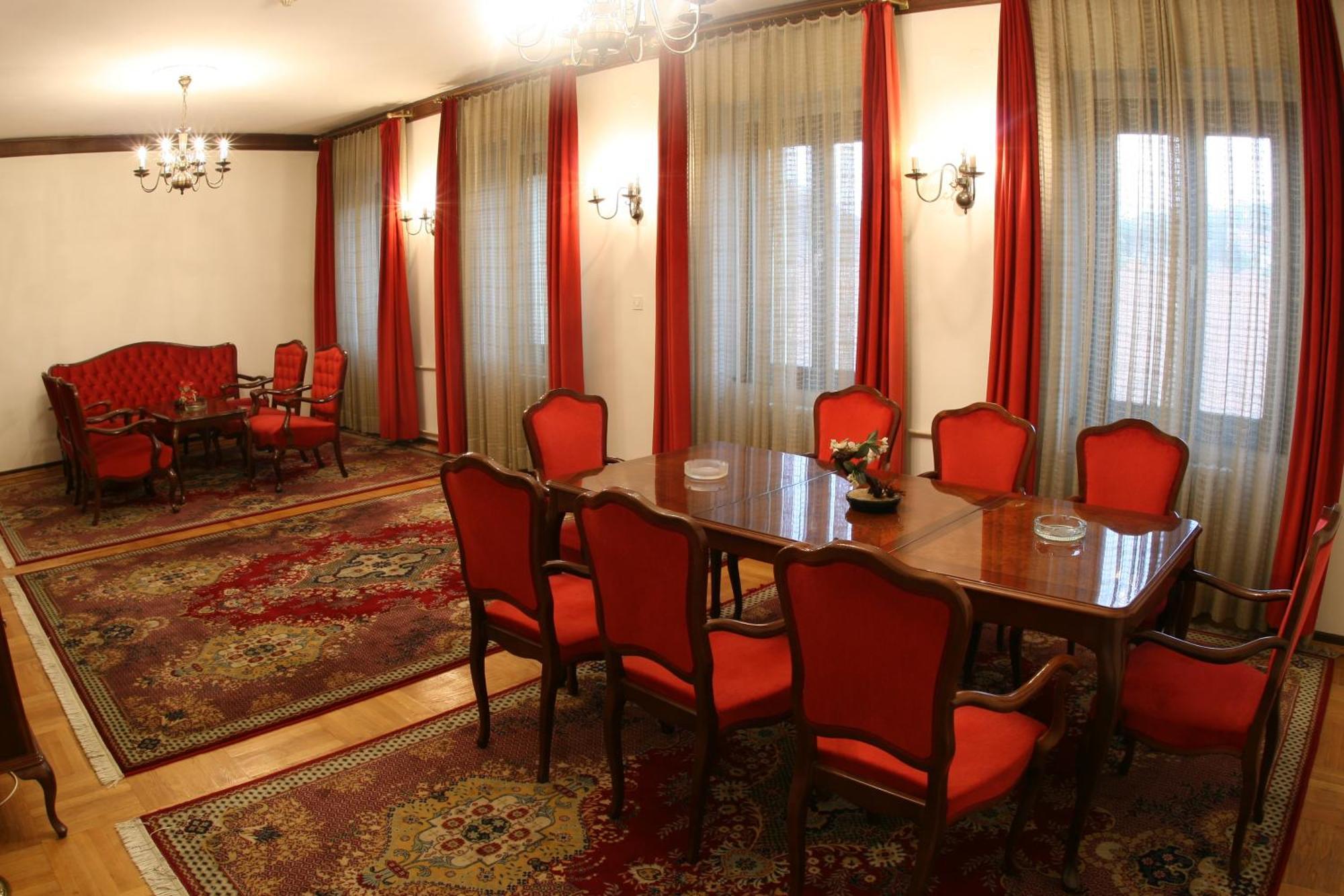 Hotel Grand Valjevo Luaran gambar